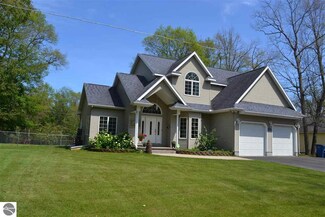 7556 Hillcrest Dr, Oscoda, MI 48750