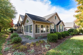 92 Mountain Meadow Cir, Weaverville, NC 28787