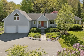 27 Dipper Cove Rd, Orrs Island, ME 04066
