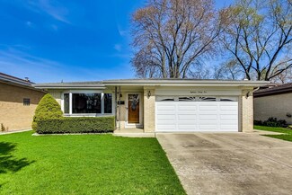 1895 Birch St, Des Plaines, IL 60018