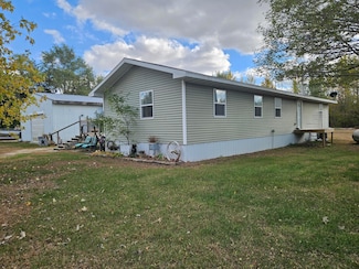 8965 Ripley Ave, Muscatine, IA 52761