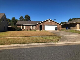 9205 Highcrest Dr, Shreveport, LA 71118