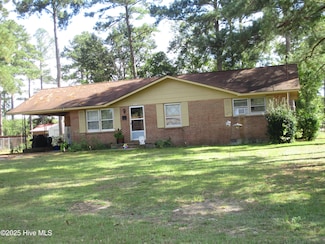 303 Lane St, Maxton, NC 28364