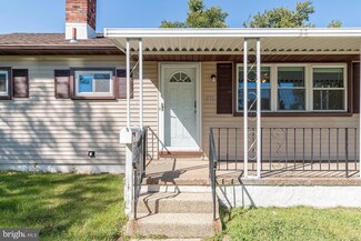 301 North Dr, Blackwood, NJ 08012