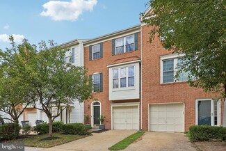 2490 Clover Field Cir, Herndon, VA 20171