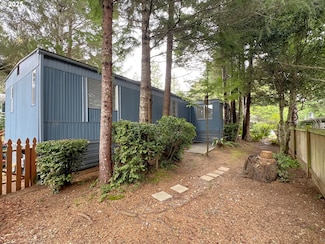 641 Shorepines Heights, Coos Bay, OR 97420
