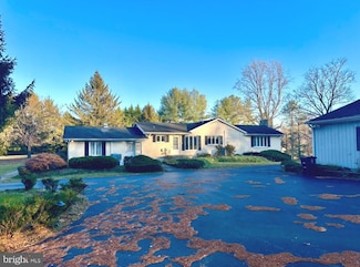 13607 Woodmore Rd, Bowie, MD 20721