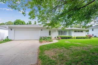 215 Julie Ct, Waterloo, IA 50702
