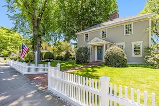 51 Main St, Falmouth, MA 02540