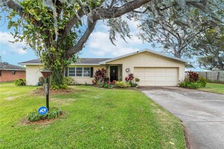 5426 Harbor Dr W, Lakeland, FL 33809