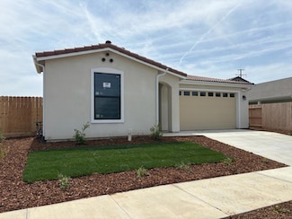 931 E Harter Dr, Visalia, CA 93292