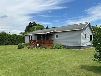 31 Delaware St, Rouses Point, NY 12979