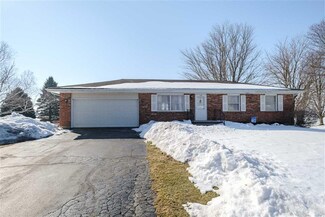 109 Meadow Ln, Monroe Center, IL 61052