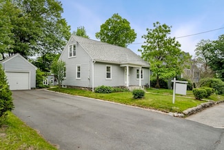 5 Walker Ave, Andover, MA 01810