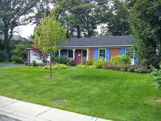 401 Woodvale Ave, Deerfield, IL 60015