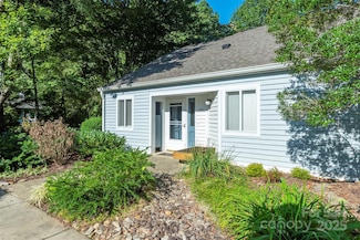 104 Llama Vista Ct, Black Mountain, NC 28711
