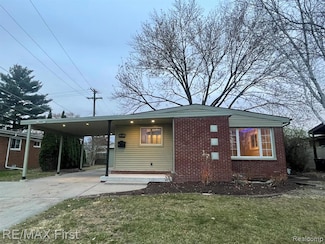 22542 Sunnyside St, Saint Clair Shores, MI 48080