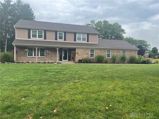 4525 Fairlawn Ct, Englewood, OH 45322