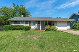 928 Iroquois Dr, Davenport, IA 52804