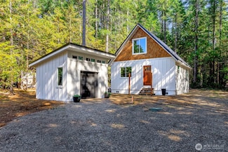 111 N Mount Jupiter Dr, Hoodsport, WA 98548