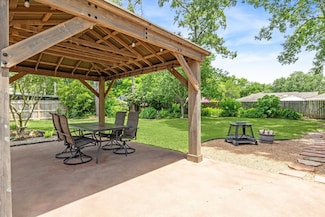 508 Williamsburg Cir, Friendswood, TX 77546