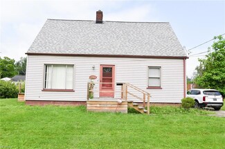 1384 Adelaide Ave SE, Warren, OH 44484