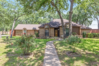 2126 Los Robles St, Grapevine, TX 76051