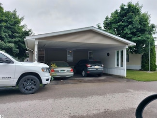 2426 Treelane Dr, Traverse City, MI 49686
