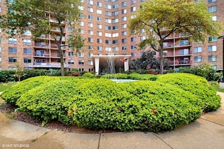 6833 N Kedzie Ave Unit 716, Chicago, IL 60645