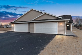 540 River Dr, Berlin, WI 54923