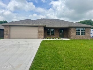 1554 Ridgemont Ave, Monett, MO 65708