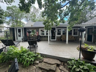 366 River View Rd, Guttenberg, IA 52052