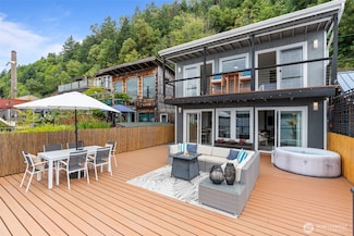 17 N Salmon Beach, Tacoma, WA 98407