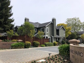600 Willow Rd Unit 6, Menlo Park, CA 94025
