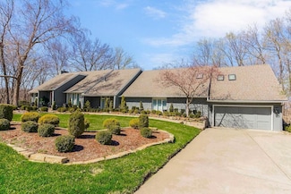 550 Mohawk St W, Lake Quivira, KS 66217