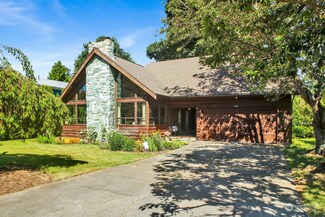 6976 Petticote Ln, Blaine, WA 98230