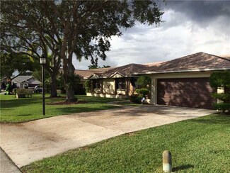 5611 Carriage Ln, Davie, FL 33331