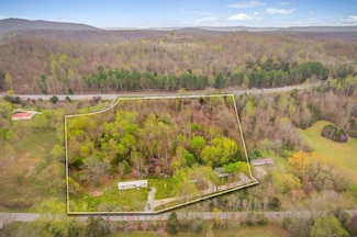 290 Twin Oaks Rd, Livingston, TN 38570