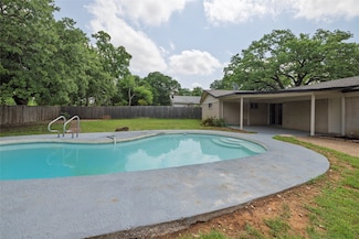 1115 Redbud Ct, Arlington, TX 76012