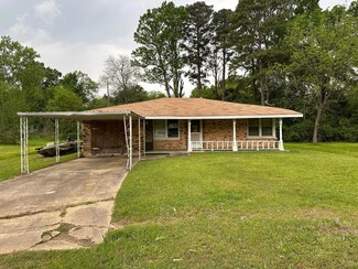 1004 8th St SE, Springhill, LA 71075