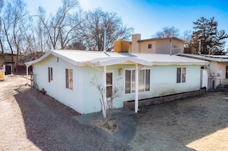 1528 Beverly Rd SW, Albuquerque, NM 87105