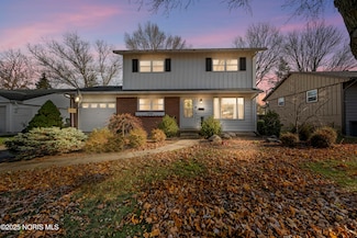 1220 Birch Ave, Maumee, OH 43537