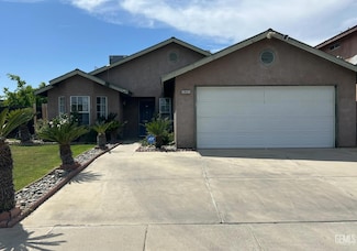 1941 Vassar St, Delano, CA 93215