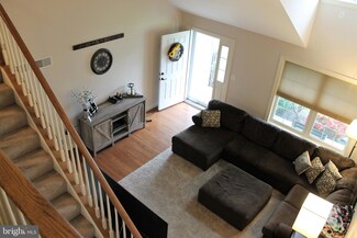 5146 Oak Leaf Dr, Mount Joy, PA 17552