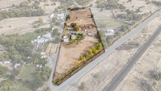 100 Gordon Ln, Wapato, WA 98951