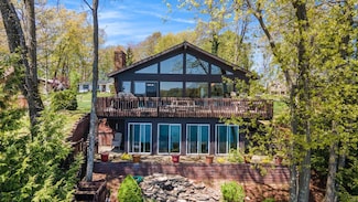 89589 Shorelane Dr, Lawton, MI 49065