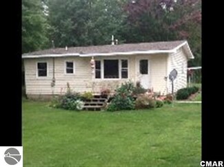 1898 S Bluegill Rd, Clare, MI 48617