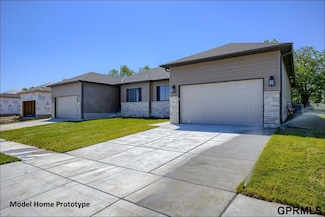 9435 Linwood Ln, Lincoln, NE 68505