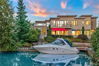 2 Crescent Key, Bellevue, WA 98006