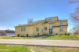 2000 Amber Ln, Carthage, MO 64836